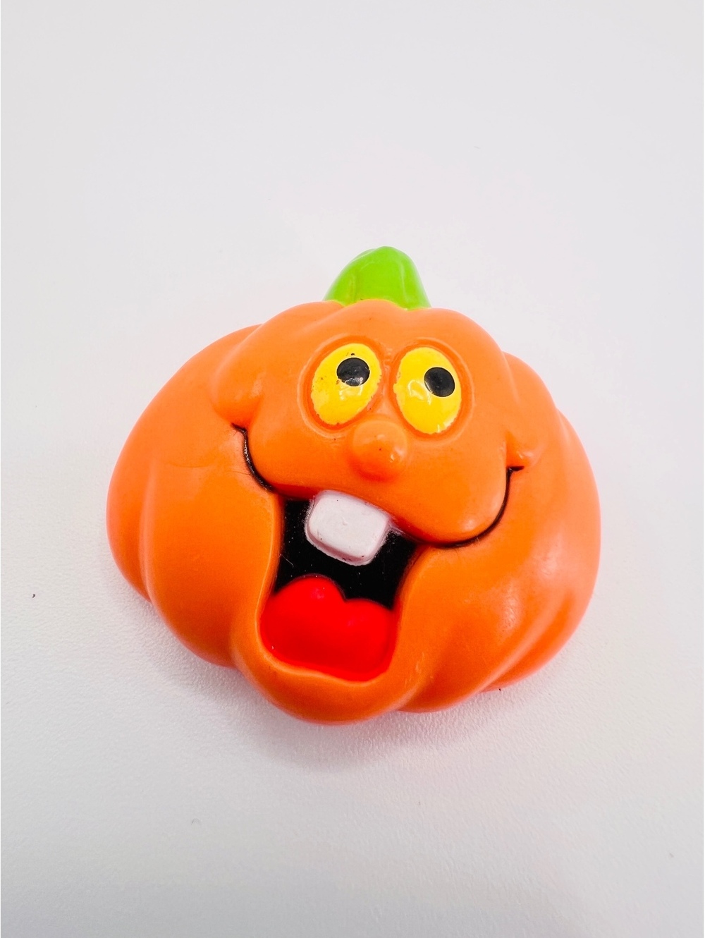 Vintage Russ Berrie Goofy Pumpkin Brooch Halloween Jack O Lantern Pin